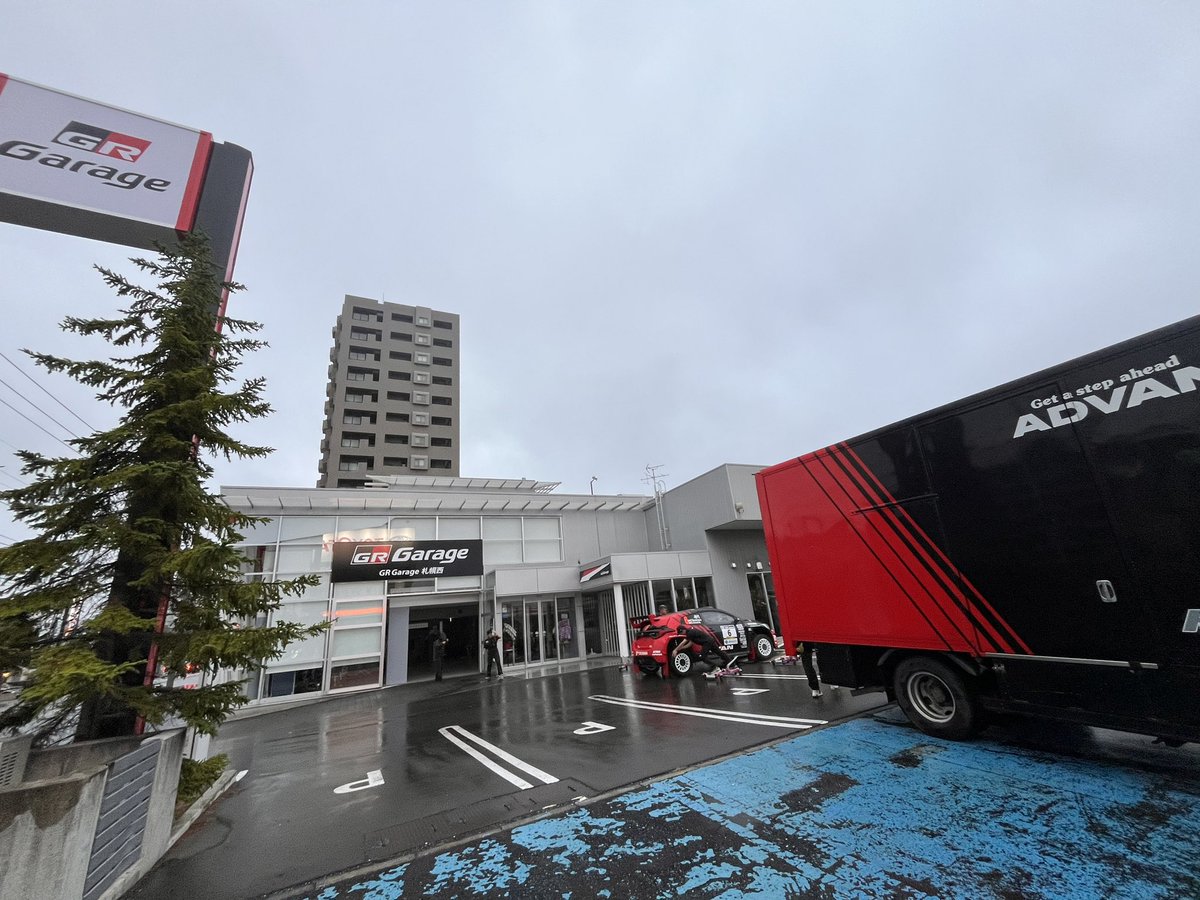 GRガレージ札幌西
オープンイベント！
カムイラリーの激走そのまま帰路に搬入しました。GRヤリスRally2がゆっくり眺めれます！