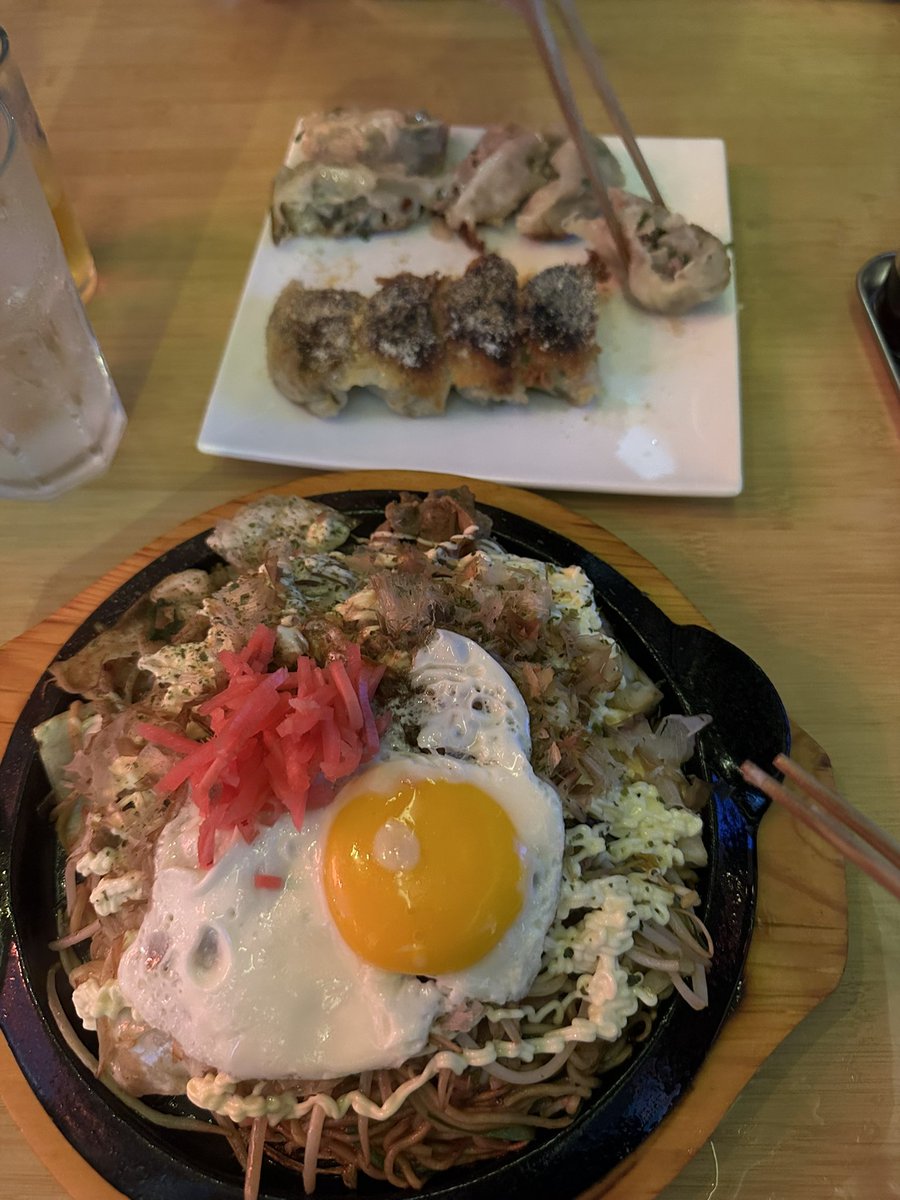 Quand tu commandes à manger au Japon, tu t’attends à des petites portions. Je m’attendais à la même chose en Corée. J’avais tort. 🇯🇵🇰🇷