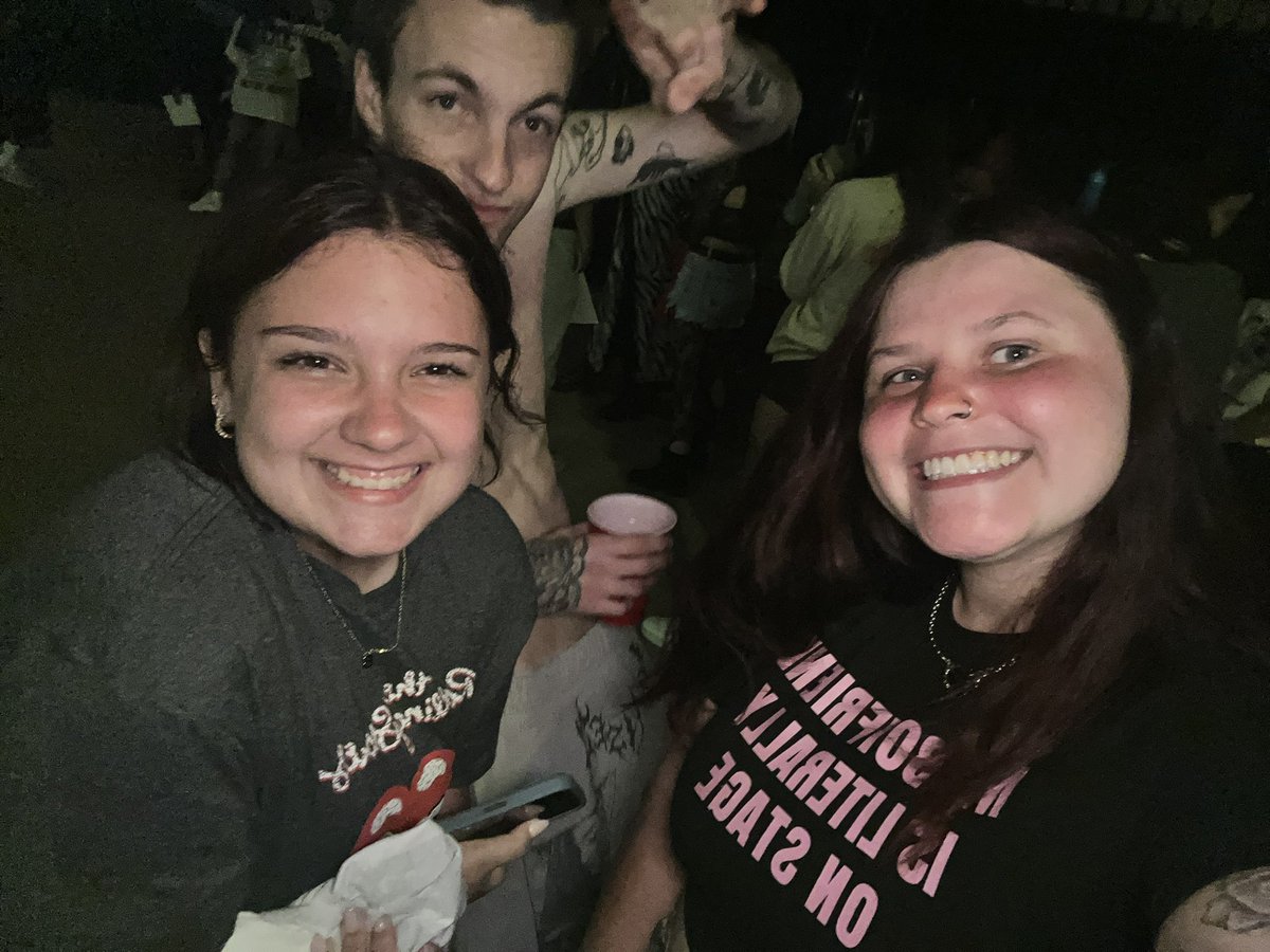 hosslerwrld's tweet photo. goodnight. thankful for j and all my friends who made today so fun 🖤 https://t.co/ud4EOsqCxX