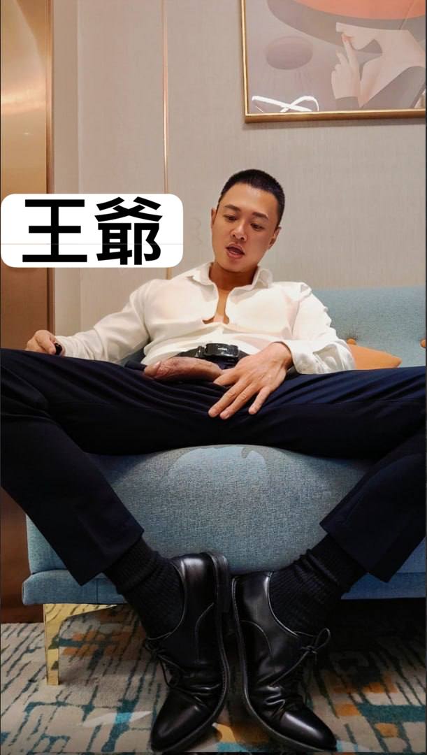 欢迎骚逼来吸爷的大鸡吧，你越骚大我鸡吧越兴奋，打桩肏逼越猛！猛S！
把你熟透的肉臀肏成外翻逼 #私信约