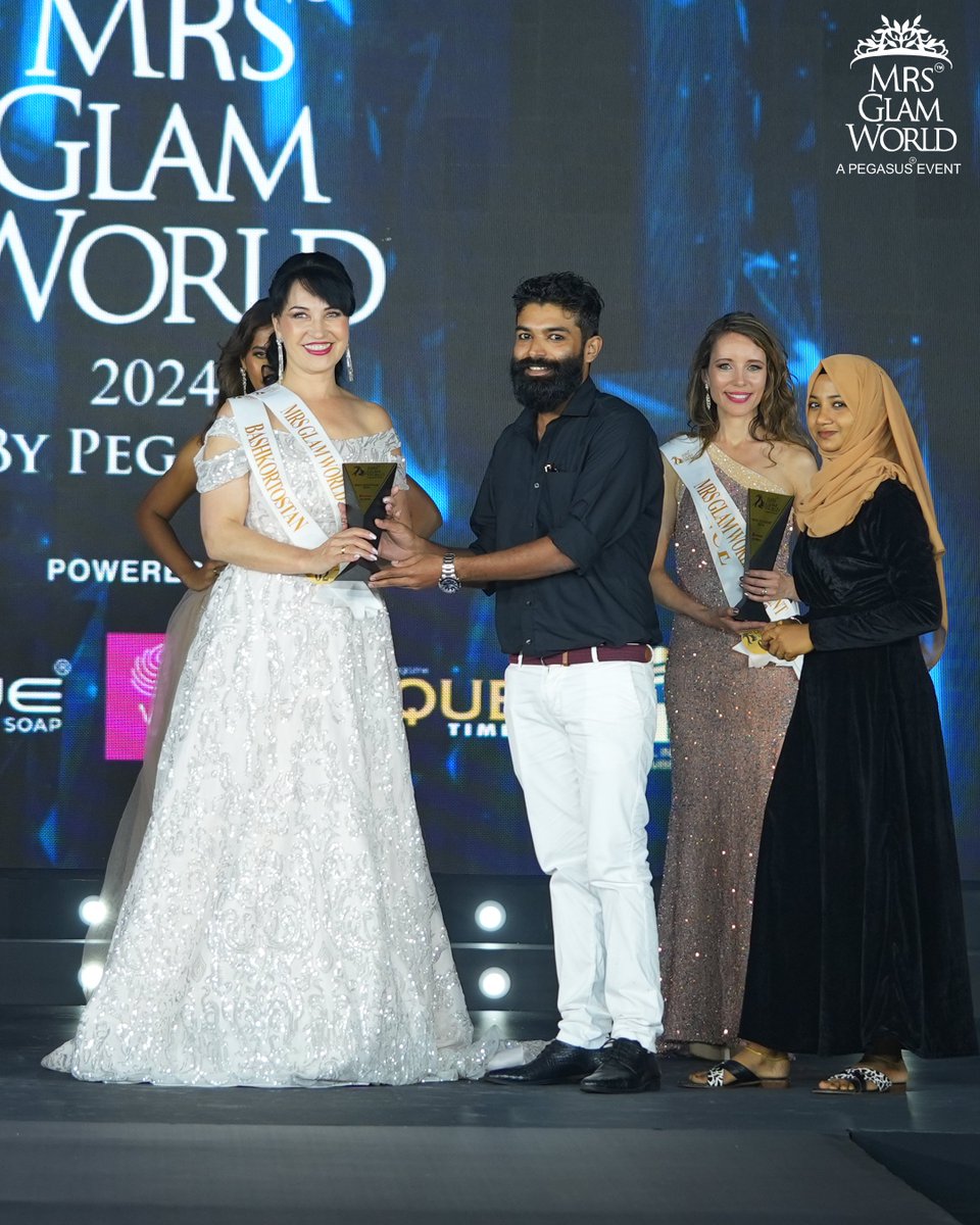 MrsGlamWorld1's tweet photo. Mrs Glam World Inspiring 2024

Bashkortostan @zuli_aptina

@sajearthresort &amp; @dqueworld presents Mrs Glam World 2024 powered by @manappuramofficial @dquesoap @vibemunnar @uniquetimesmagazine #ficf

An event by: @pegasusglobalpvtltd
Event directed by : @ajitpegasus https://t.co/ix6sPSDVMg