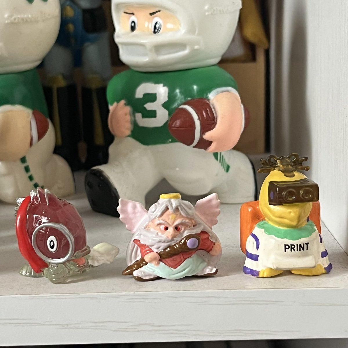 ビックリマン2000は、ビックリマンシールシリーズの中でも特に1999年から2005年まで展開されたもので、この時期にはシールだけでなく、フィギュアもあります。

ミニフィギュアですが、とても可愛いくお気に入りです🤗

#ビックリマン
#ソフビ
#レトロ