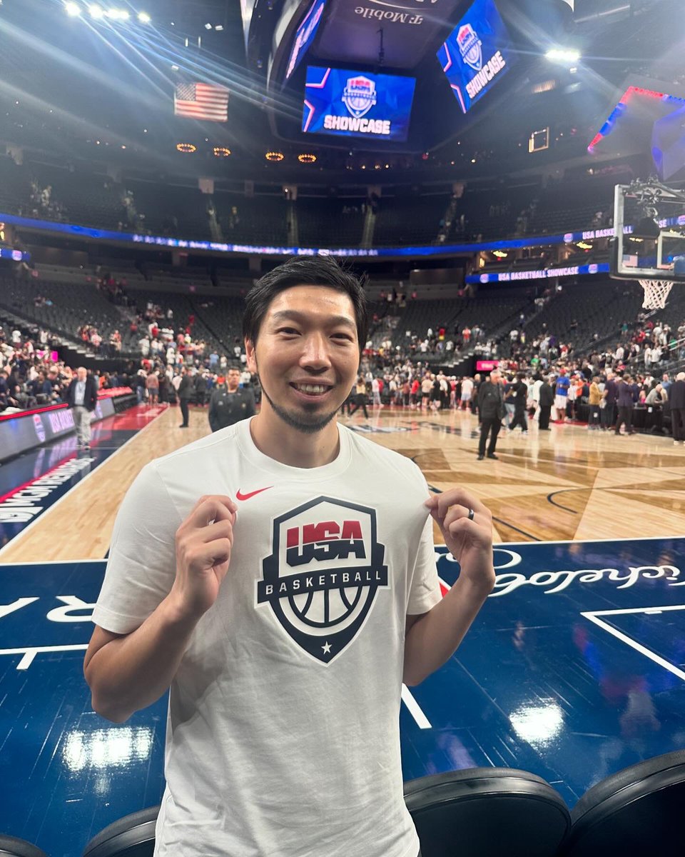 kjmts16's tweet photo. USA vs Canada
Great game, players, coaches, fans, celebrities, seats
Perfect 🤩
#usabmnt #usabasketball #showcase #usa #canada #basketball #lebron #lebronjames #king #kevindurant #kd #anthonyedwards #antman #stephcurry #steph #chefcurry #anthonydavis #ad #stevekerr #coachkerr https://t.co/hnXr9eZqor
