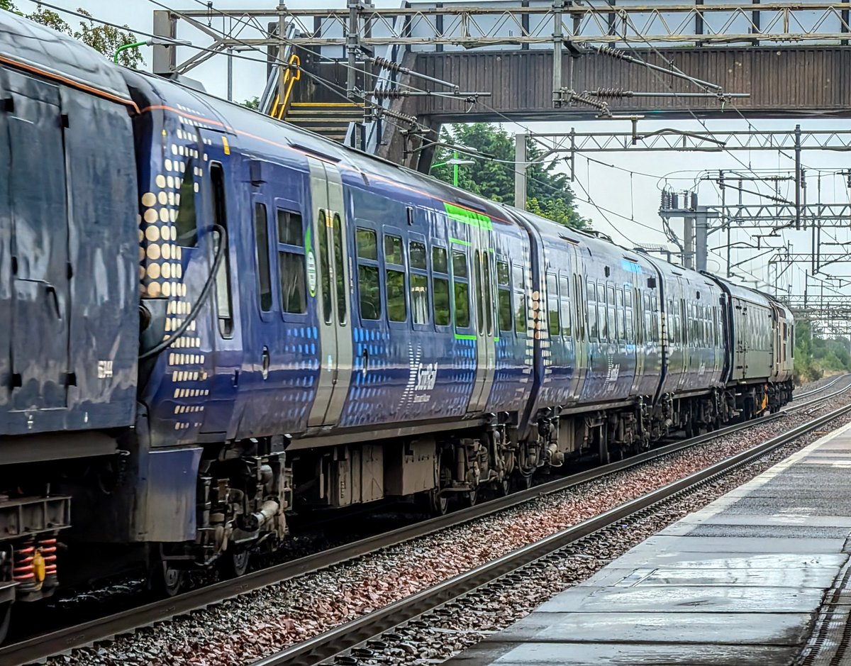 DownOnTheStour's tweet photo. Good Morning from Winsford 👋

ScotRail has appeared in England with 334004 headed to Wolverton behind 37601 &amp; 37218 with legend @Andym13 at the controls. 💪

#DOTS #railwayphotography #trainphotography #class37 #class334 #scotrail #class88 #class68 https://t.co/fTvui1HcGe