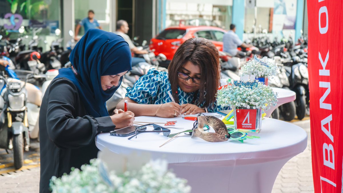 bankofmaldives's tweet photo. We are celebrating 20 years of our partnership with American Express!
To kickoff, we have created a moment for you to thank and appreciate those close and dear to you. 💙
Join us today with a friend or a colleague to #ExpressThanks 😊
⏰ Until 4 PM today
📍H. Velaanaage, Portico