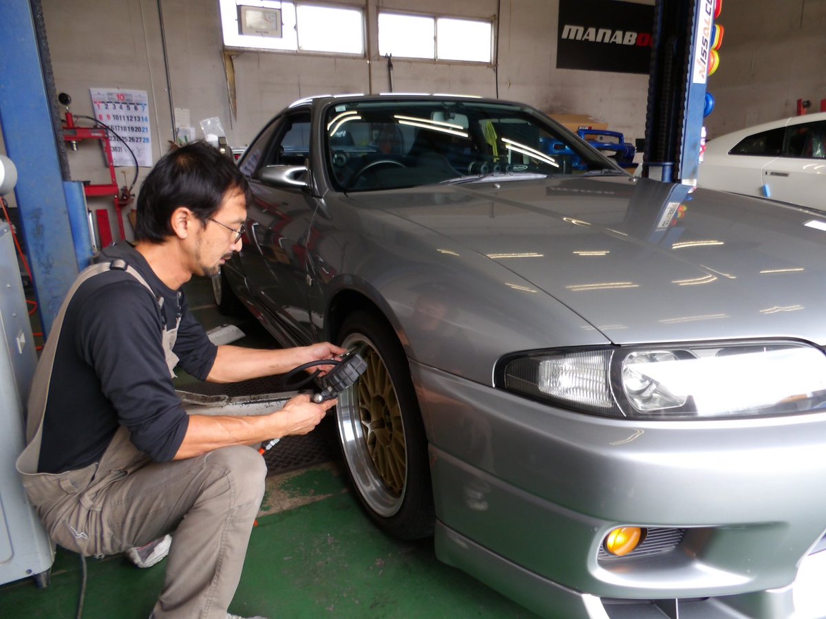 MANABOON_SNS's tweet photo. エンジンオイルの交換です🛠
#manaboon #skyline #r33 #r33skyline #rb26dett #brembo #vspec #nismo #greddy #jdmcars #bcnr33 #r33gtr #midori #motul #motys #cruize #rse #realspeedengineering #reimax #saclam https://t.co/tdavHyEXxe
