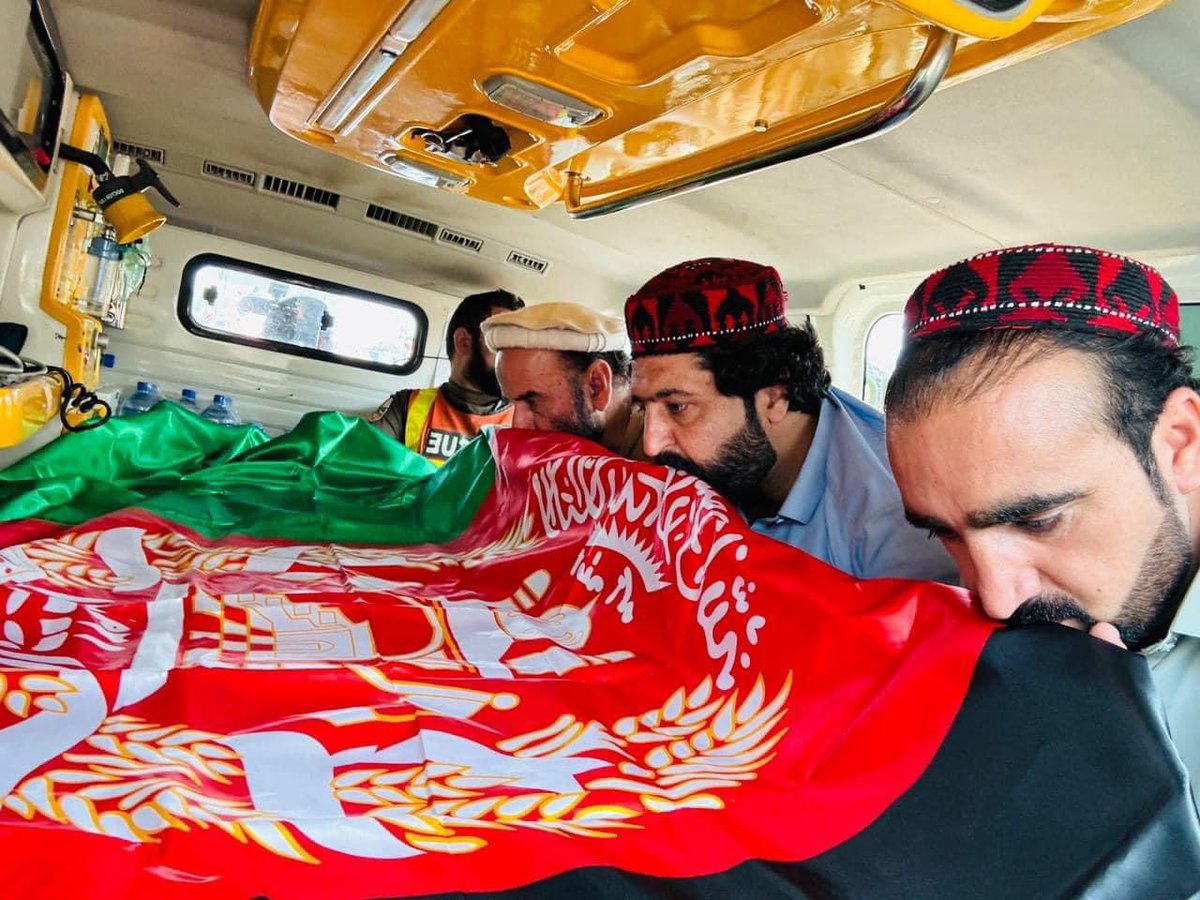 په رنګونو مئین انسان پر وجود یې دخوښې رنګونه

😢💔🇦🇫