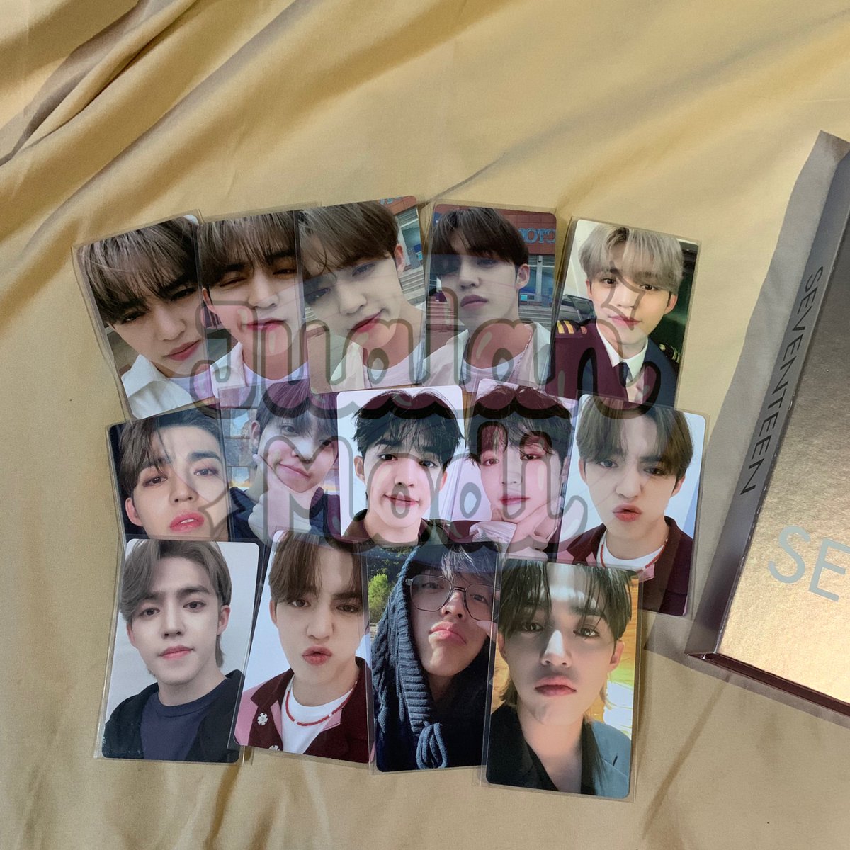 wcogyu's tweet photo. jd ini sisa koleksian aku huhu prefer yg bisa take separohnya/take all sekalian https://t.co/uzRjJk5xMO