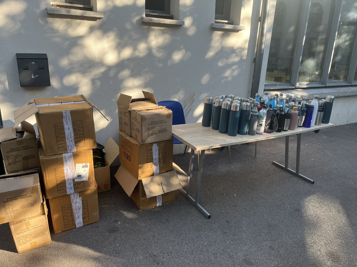OfficielSakado's tweet photo. Distribution Isogourdes @montpellier_ tout es prêt 
Merci à nos donateurs-trices 
@ADMR34 @LaBanquePostale @FranceTravail @Chumontpellier et tous les citoyens mobilisés https://t.co/1KZ7nHMT3a