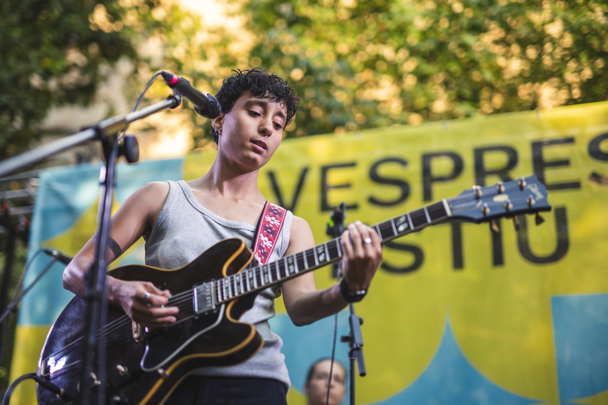 Els Vespres de la UB tweet media