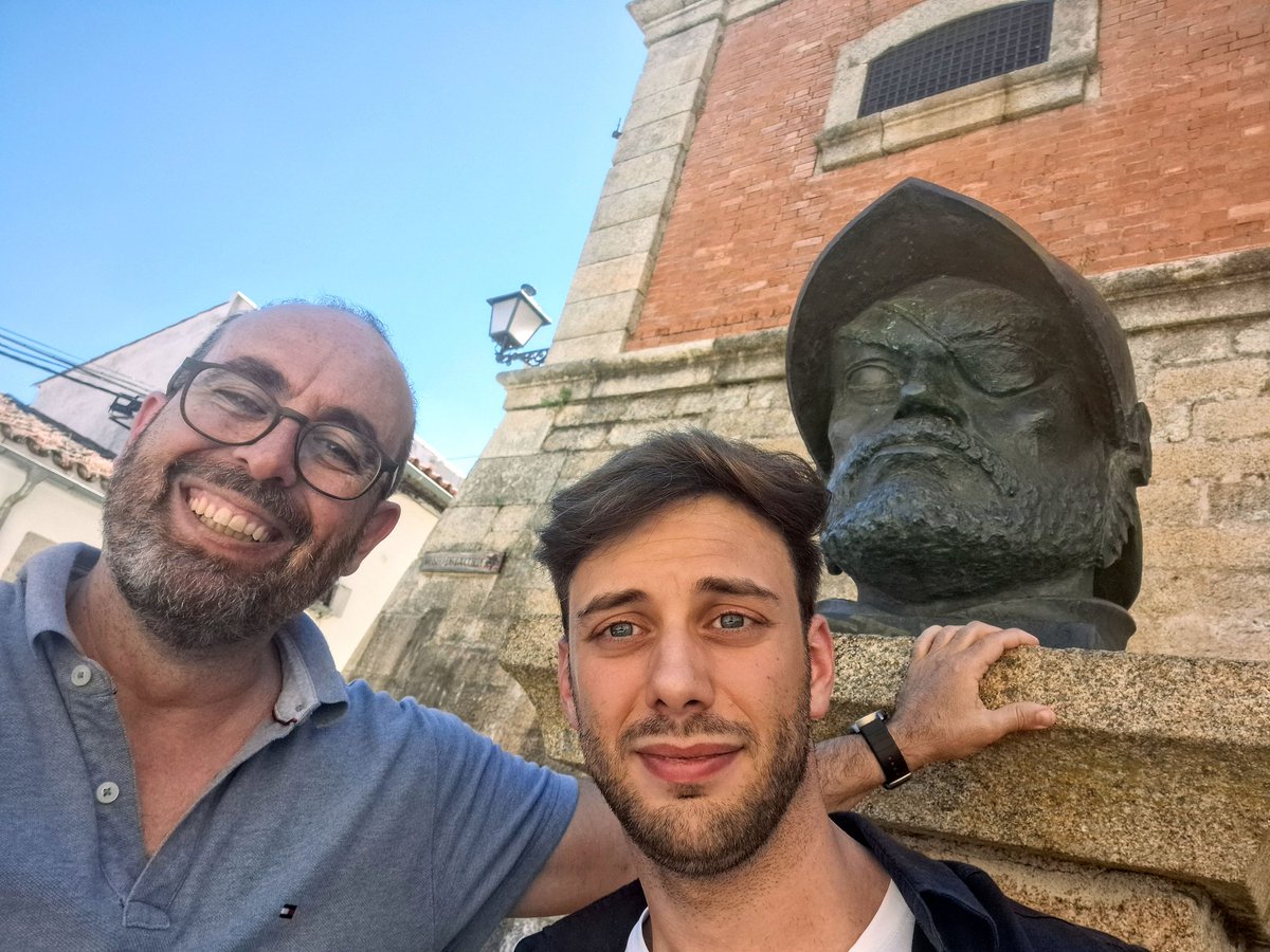 xConquistadores's tweet photo. Un gustazo aprender con M. Fuentes @librosylanzas sobre los Pizarro y las culturas precolombinas. Un verdadero lujo pasear por Trujillo aprendiendo de todo un maestro. 👏👏👏👏

#Trujillo #FranciscoPizarro #ElPeru #FranciscaYupanqui #ImperioInca #Hispanoamerica #Hispanidad https://t.co/S0a5J8RvA0
