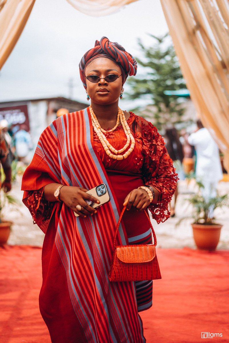 TheAdukeIbadan's tweet photo. My bag plug y'all!
She made this 👇🏾 and many more of my bags 😁 https://t.co/kOJNyYLB6o