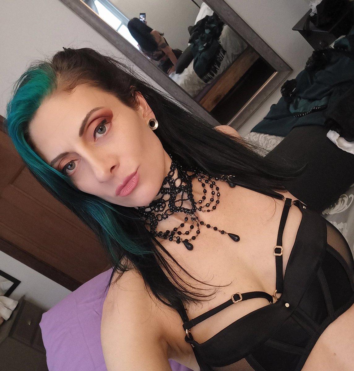 The new hair color for those who haven't beheld its magnificence in person. Dark &amp; mysterious with an electrifying shock of turquoise.

#prodomme #yesmistress #Melbournekink #Melbournemistress