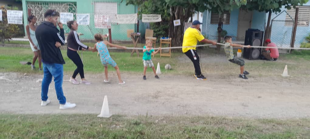 AdolfinaPo23's tweet photo. Para el disfrute del pueblo, en la circunscripción 2, en el poblado de Lugareño , en #Mibas, se realiza una recreación sana como parte de las actividades de este #ModoVerano  @Pedro_ACM @Alexey7713 @YaimyrB @SedenoCastelnau @aliciarca @ArnielLabanino @Agramontinof https://t.co/pNOKXtAMzP