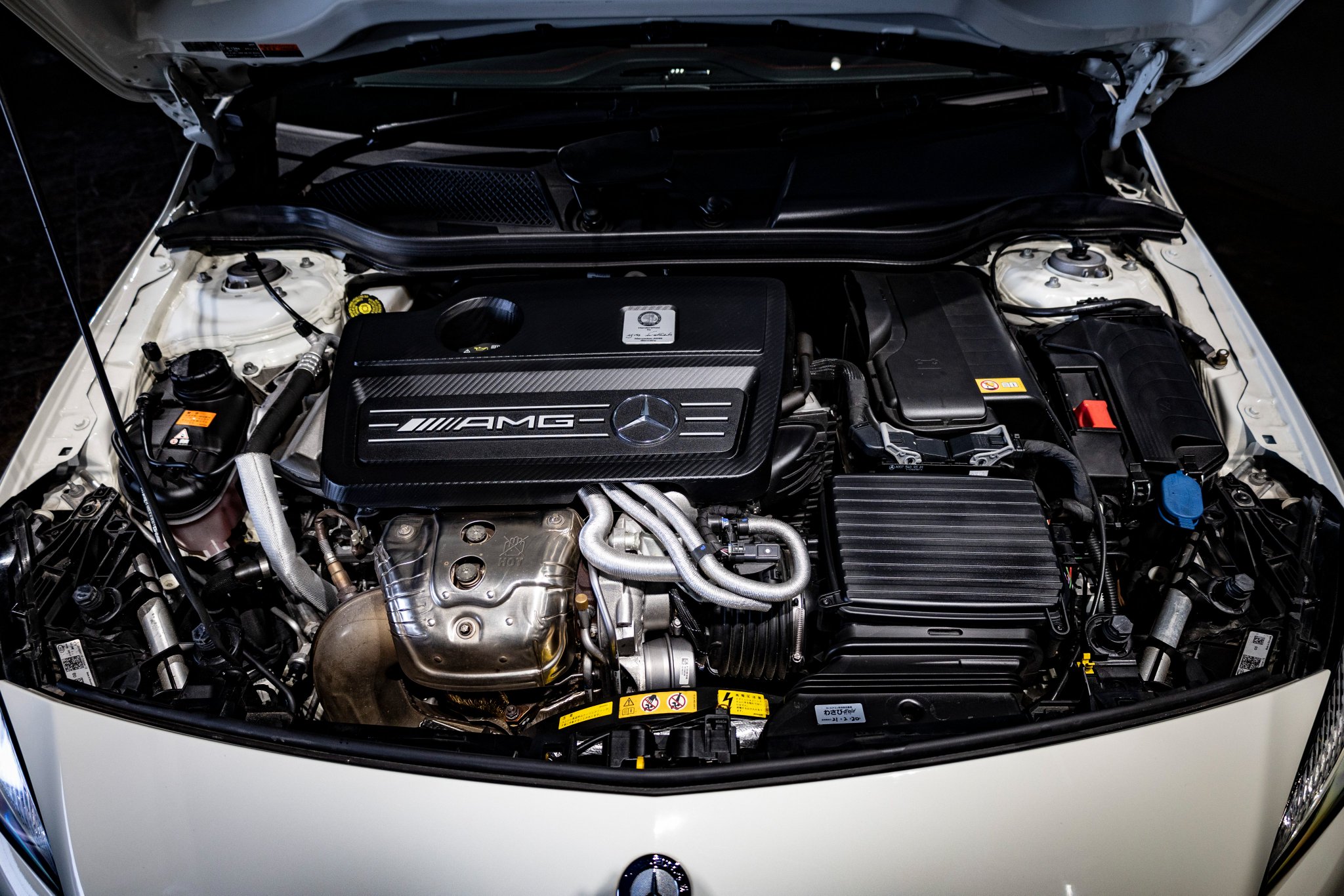 本物美品Mercedes AMG エンジンカバー A45 CLA45 GLA45 本物美品Mercedes AMG エンジンカバー A45 CLA45 GLA45