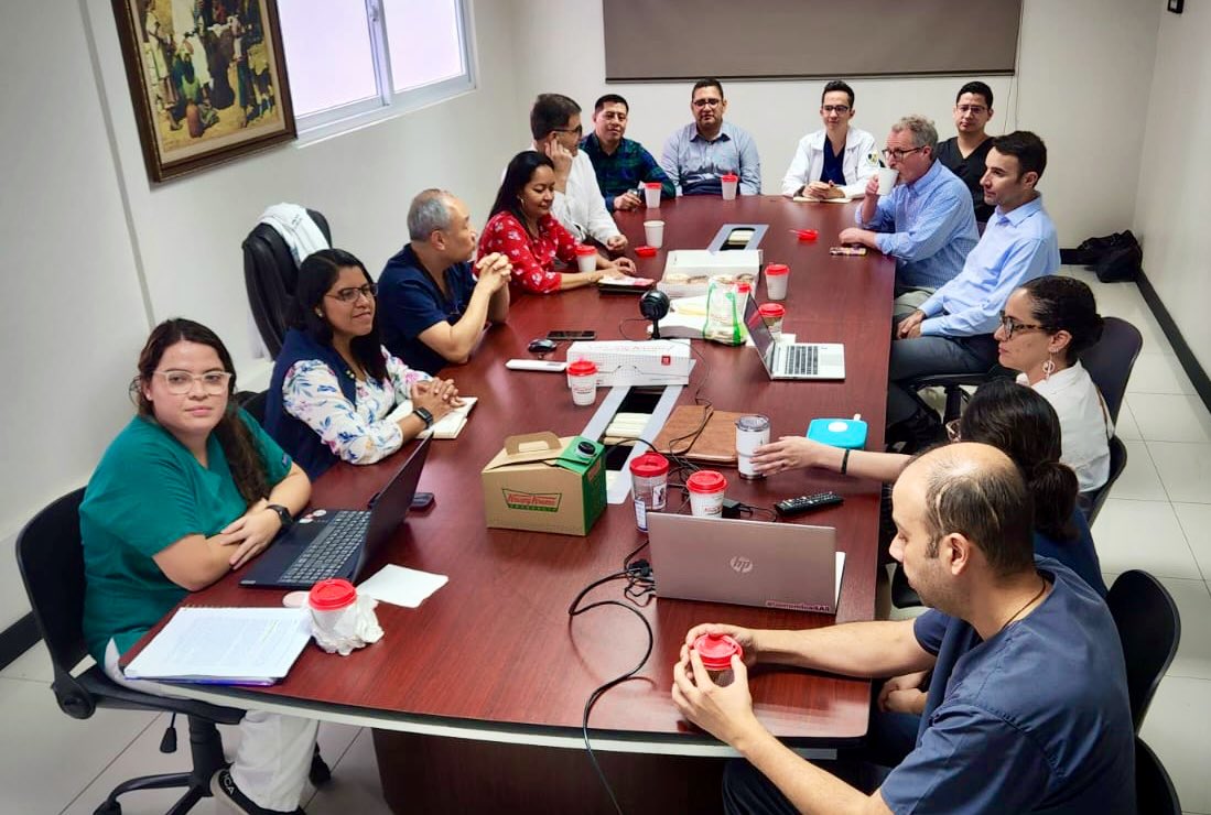 catochita's tweet image. Fantastic time in @fundanier 🇬🇹 with #Randall_Lou and team
✔️Scientific Writing Course
✔️1st Ex-Fellows seminar with @slgold777 @MelvinBonillaF2 @carafuentes_g 
✔️Research counselling &amp;amp; 
✔️Teaching
Gracias! @ISNkidneycare @IPNA_PedNeph @RR_Institute #BuildingCapacities #ISN_ELP