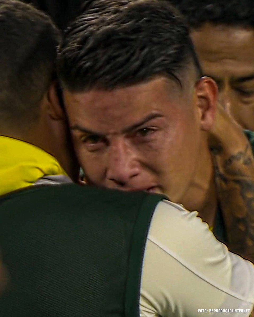 Juezcentral's tweet photo. Termina el partido. James llora de felicidad. 

Con 32 años y prácticamente sin jugar a nivel de clubes, se echó el equipo al hombro y es hasta ahora el mejor futbolista del torneo. Toda tuya crack. Toda tuya, capitán. https://t.co/e4se7jKdrm