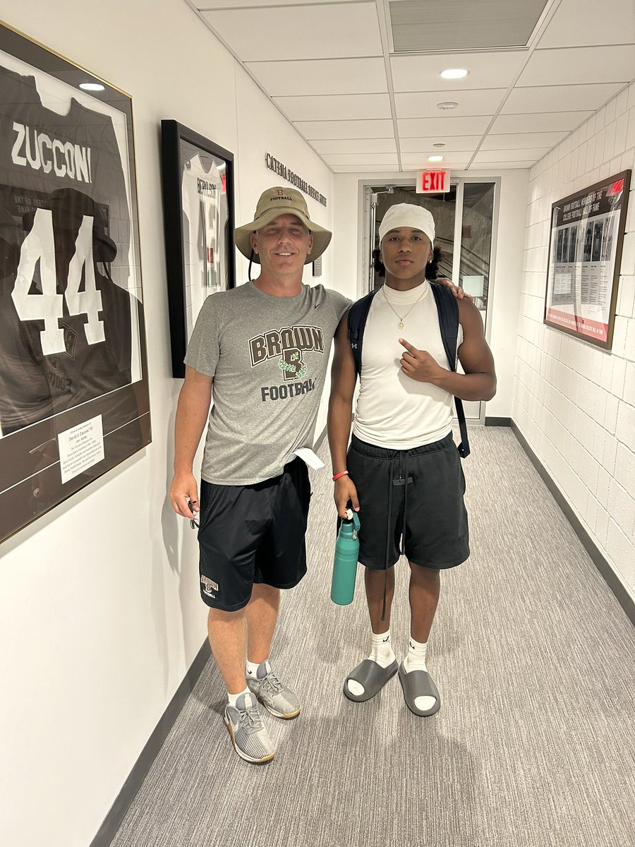 #AGTG After a BLESSED conversation with <a href="/BrownHCPerry/">James Perry '00</a> I have earned an Official Division 1 offer to be able to  continue my academic and athletic career! <a href="/BrownU_Football/">Brown Bears Football</a>  
@football_yc <a href="/CoachW_Edwards/">Willie Edwards</a> @mister_coachZib <a href="/coachDjackson1/">Darryl Jackson</a>