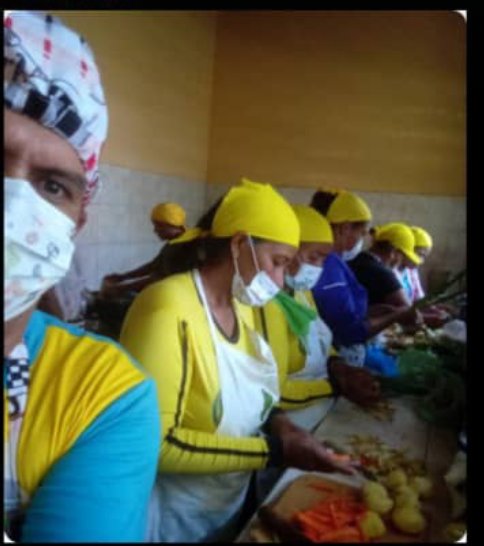 yarelivicent31's tweet photo. FFB de la mano con el CNAE, Para brindar apoyo al Municipio Montes, con mas de 350 comidas para los diferentes refugios que se encuentran en Cumanacoa...Mil Gracias primeramente a DIOS y a Nuestro presidente NICOLÁS MADURO...Días tras Días en constante trabajo https://t.co/mZWMHrQF75