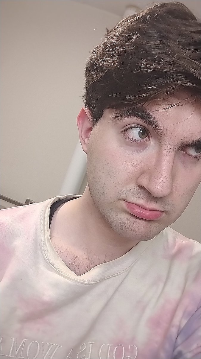 theF0xxo's tweet photo. my hair is so dark I hate it... https://t.co/XqzNsMSyFy