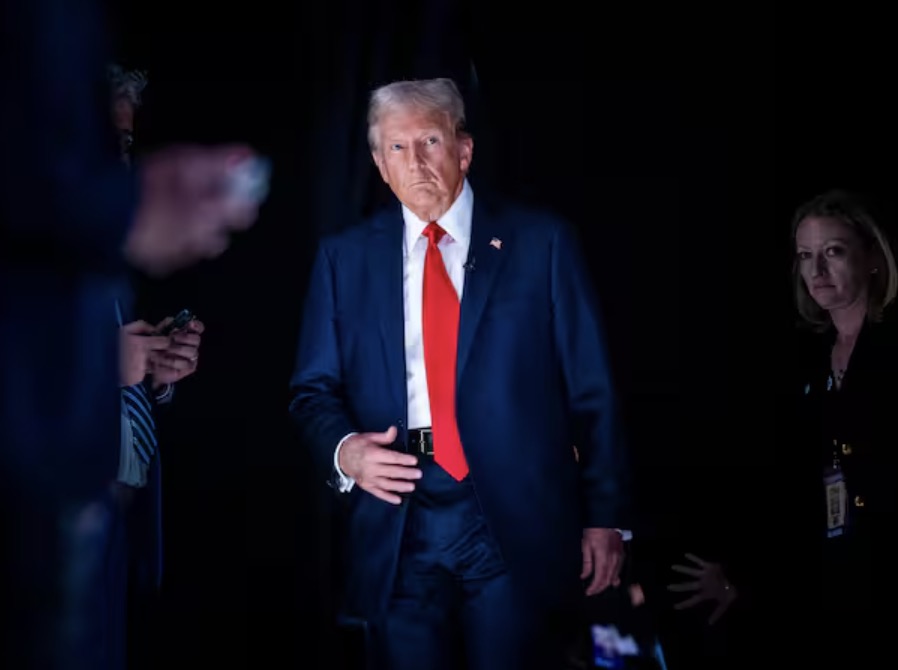 NoLieWithBTC's tweet photo. A group of hackers called “gay furry hackers” has hacked Project 2025’s website and obtained information about who is behind the plan for Trump’s second term.

An estimated 80% of Project 2025 authors are Trump aides and advisors.

https://t.co/0mdYeKLe7H https://t.co/BleUYftPUC