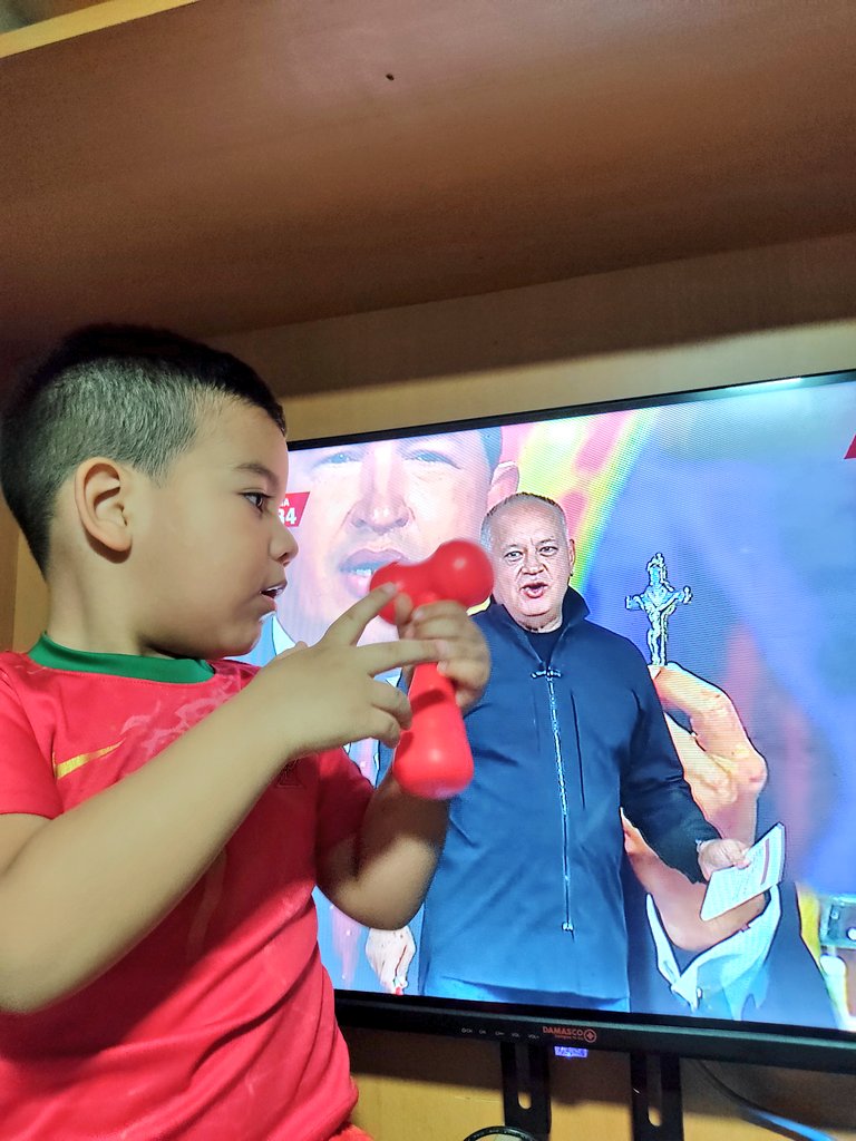 JousebioX's tweet photo. Bendecida noche herman@s hoy Neythan viene con su @ConElMazoDando para ayudar al Capitán @dcabellor a darle garrote a l@s enemigos de la Patria. 

#NicolasEsVictoriaYPaz

Con @NicolasMaduro nosotr@s venceremos. https://t.co/y3s7meXceH