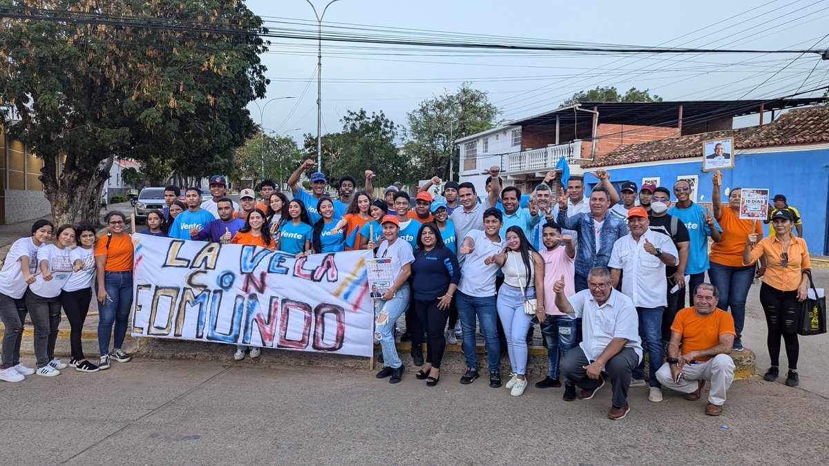 pahenryj's tweet photo. Hoy, en la vela de Coro, Juramentamos a la plataforma @JovenesConVzla_ en el municipio colina y con ello ratificamos el compromiso que tiene la juventud con el futuro de Vzla. Son muchos los jóvenes que, con fe y optimismo, trabajan para hacer del 28 de julio un día  triunfo. https://t.co/cu8SJuit9J