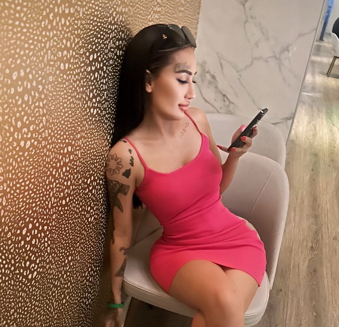 Just waiting for you to slide into my DMs 😏 https://t.co/jBgbjMjPyZ https://t.co/TtiznLSViZ