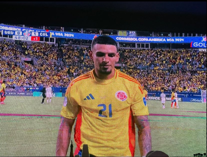 Eidergiraldog's tweet photo. No podemos acabar con Muñoz. Ha hecho una maravillosa copa América. Esa reacción la tenemos todos los colombianos en la vida normal. Daniel mejorará en ese aspecto, apoyémoslo y aplaudámoslo. https://t.co/DgmIOP4ctt