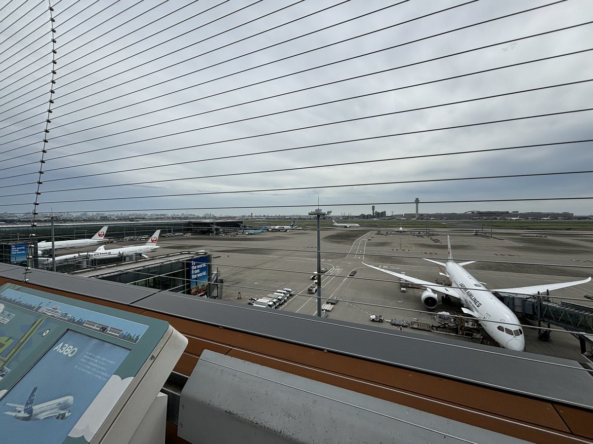 Kinnosuke_33's tweet photo. 【羽田空港】
お見送りのために朝から羽田空港✈️
みんなどこ行くんなろうな。
#羽田空港 #飛行機 #お見送り https://t.co/tNNauxTCVT