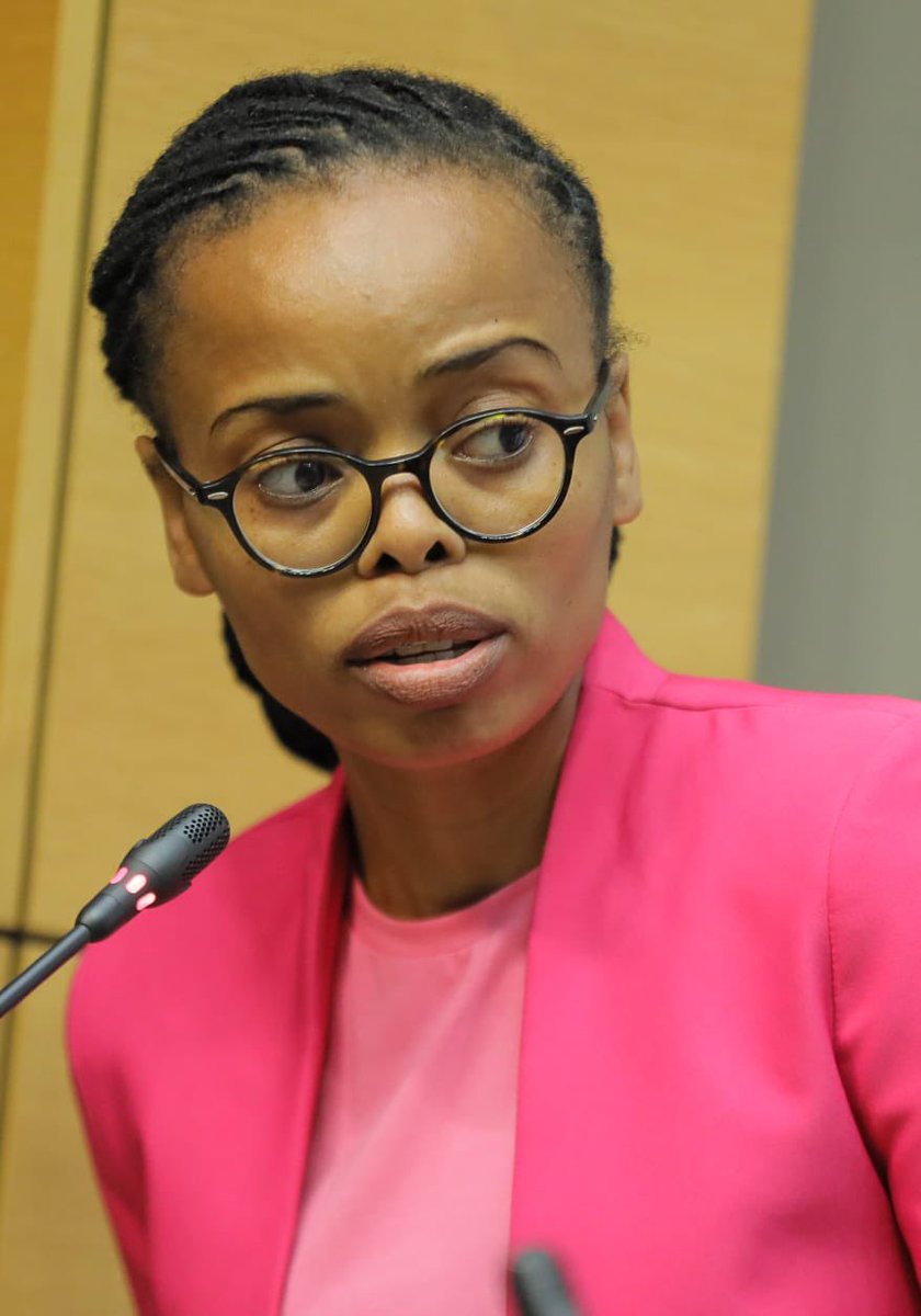 LirandzuThemba's tweet photo. [NEXT CHAPTER] Bowing out of @GovernmentZA comms🙏🏿

It’s been an ABSOLUTE honour &amp; privilege to serve my country 🇿🇦 as  Spokesperson for Ministry of Police. 

So thankful for all the support I enjoyed from colleagues at @SAPoliceService &amp; all newsrooms~ keep up the good fight🫶🏿 https://t.co/nqSwqjCbPM