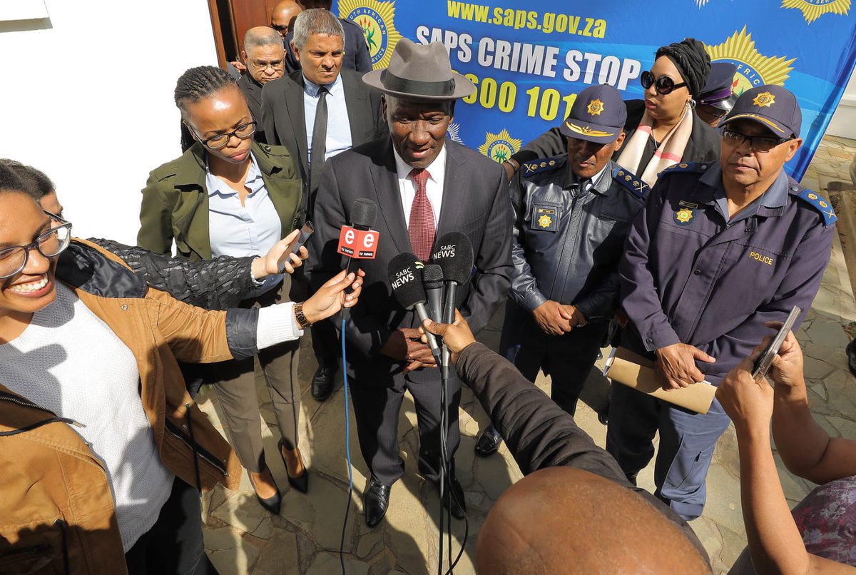LirandzuThemba's tweet photo. [NEXT CHAPTER] Bowing out of @GovernmentZA comms🙏🏿

It’s been an ABSOLUTE honour &amp; privilege to serve my country 🇿🇦 as  Spokesperson for Ministry of Police. 

So thankful for all the support I enjoyed from colleagues at @SAPoliceService &amp; all newsrooms~ keep up the good fight🫶🏿 https://t.co/nqSwqjCbPM