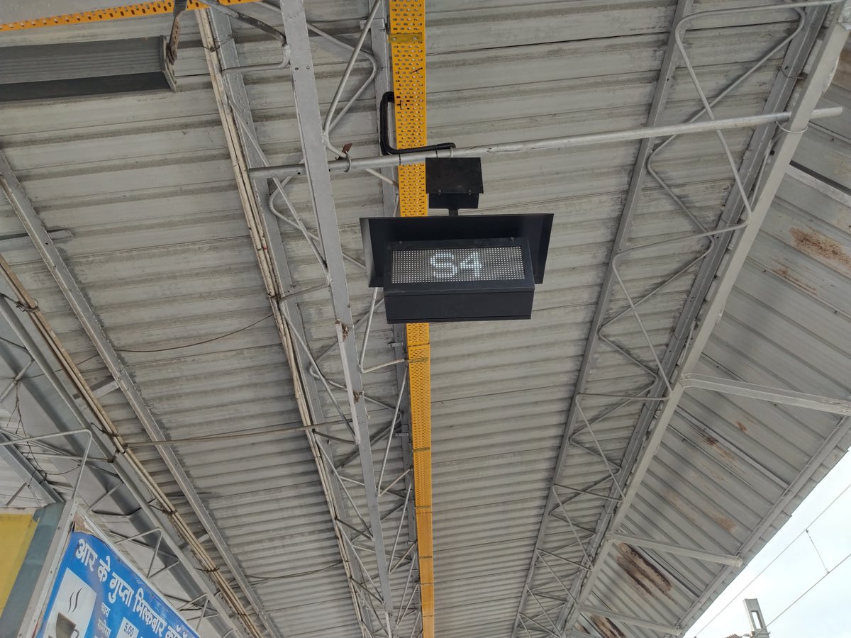 drmbct's tweet photo. 🚆📊 Exciting news from Mumbai Division! On July 10, 2024, we successfully launched the IPIS-based Train Display and Coach Guidance System at Boisar Station. Here’s what’s included:
🚃 64 Coach Guidance Display Boards across platforms:
Platform 1: 14 boards
Platform 2: 25 boards
Platform 3: 25 boards
🌟 4 At-a-Glance Display Boards
📝 1 Multi-Line Display Board
📺 6 Smart TVs covering Platforms, FOBs, and Entrance Hall areas. Passengers can now navigate more conveniently and effectively. 🙌🎉
@WesternRly
@Gmwrly  

#MumbaiRailways #BoisarStation #PublicTransport