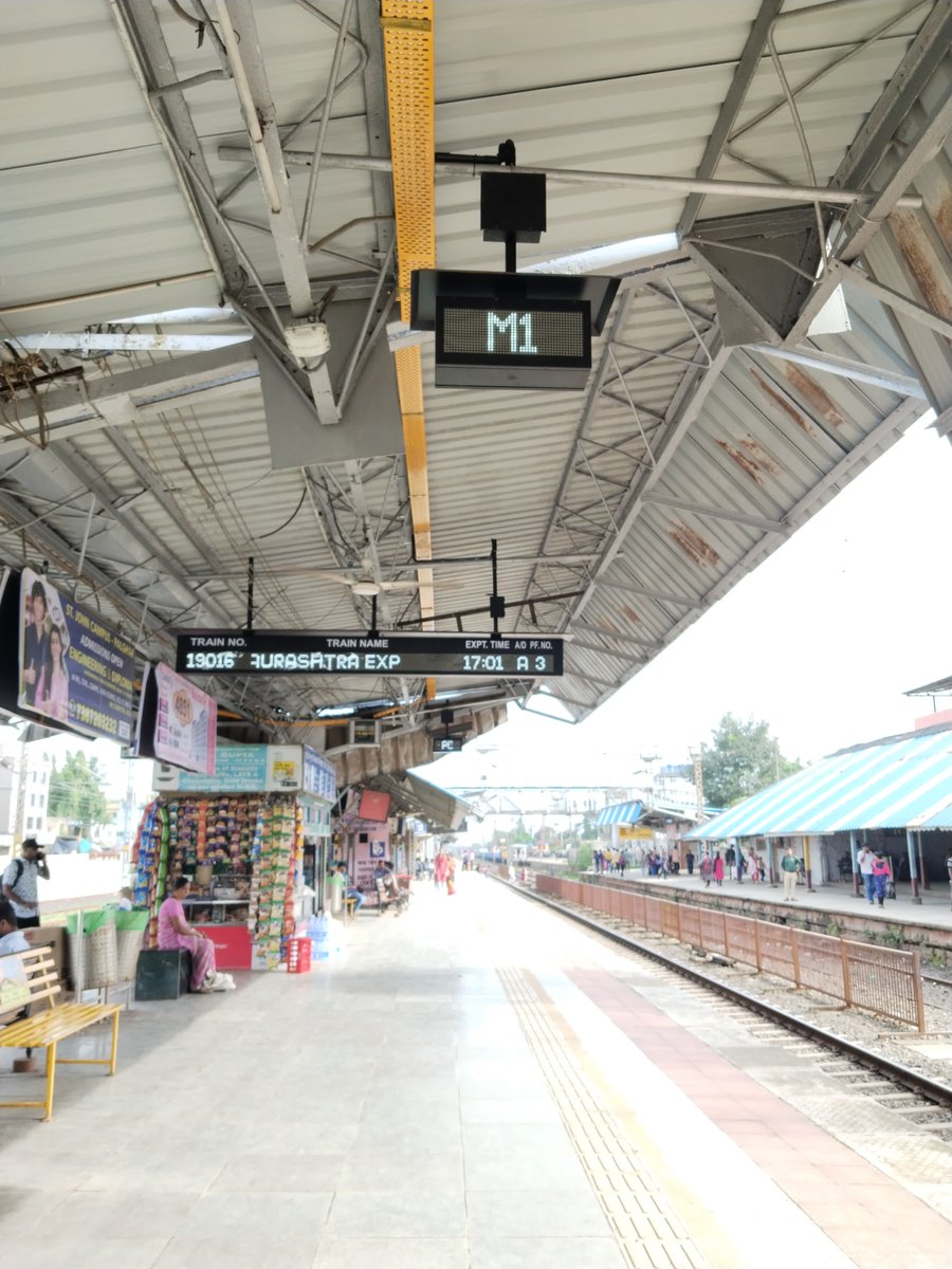drmbct's tweet photo. 🚆📊 Exciting news from Mumbai Division! On July 10, 2024, we successfully launched the IPIS-based Train Display and Coach Guidance System at Boisar Station. Here’s what’s included:
🚃 64 Coach Guidance Display Boards across platforms:
Platform 1: 14 boards
Platform 2: 25 boards
Platform 3: 25 boards
🌟 4 At-a-Glance Display Boards
📝 1 Multi-Line Display Board
📺 6 Smart TVs covering Platforms, FOBs, and Entrance Hall areas. Passengers can now navigate more conveniently and effectively. 🙌🎉
@WesternRly
@Gmwrly  

#MumbaiRailways #BoisarStation #PublicTransport