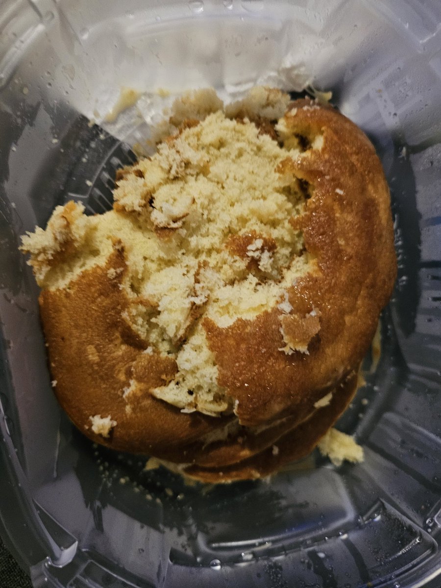 ReecaKDimplez's tweet photo. These are supposed to be Tres Leches pancakes from @IHOP. Only put a drizzle of the topping on the first pancake. Why wouldn't you send it on the side? #disappointed #unhappycustomer #terrible https://t.co/vUBZpTswpx