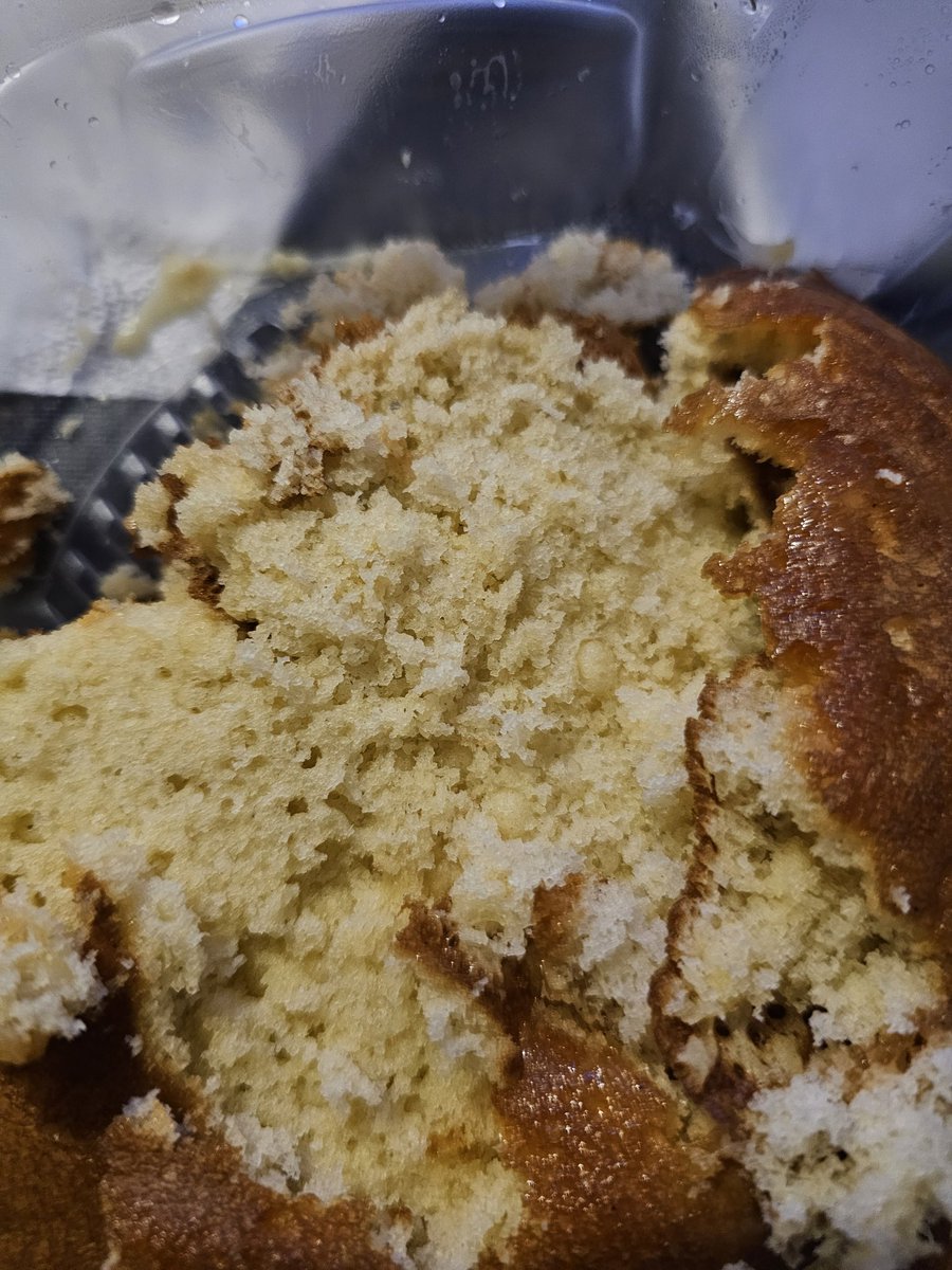 ReecaKDimplez's tweet photo. These are supposed to be Tres Leches pancakes from @IHOP. Only put a drizzle of the topping on the first pancake. Why wouldn't you send it on the side? #disappointed #unhappycustomer #terrible https://t.co/vUBZpTswpx