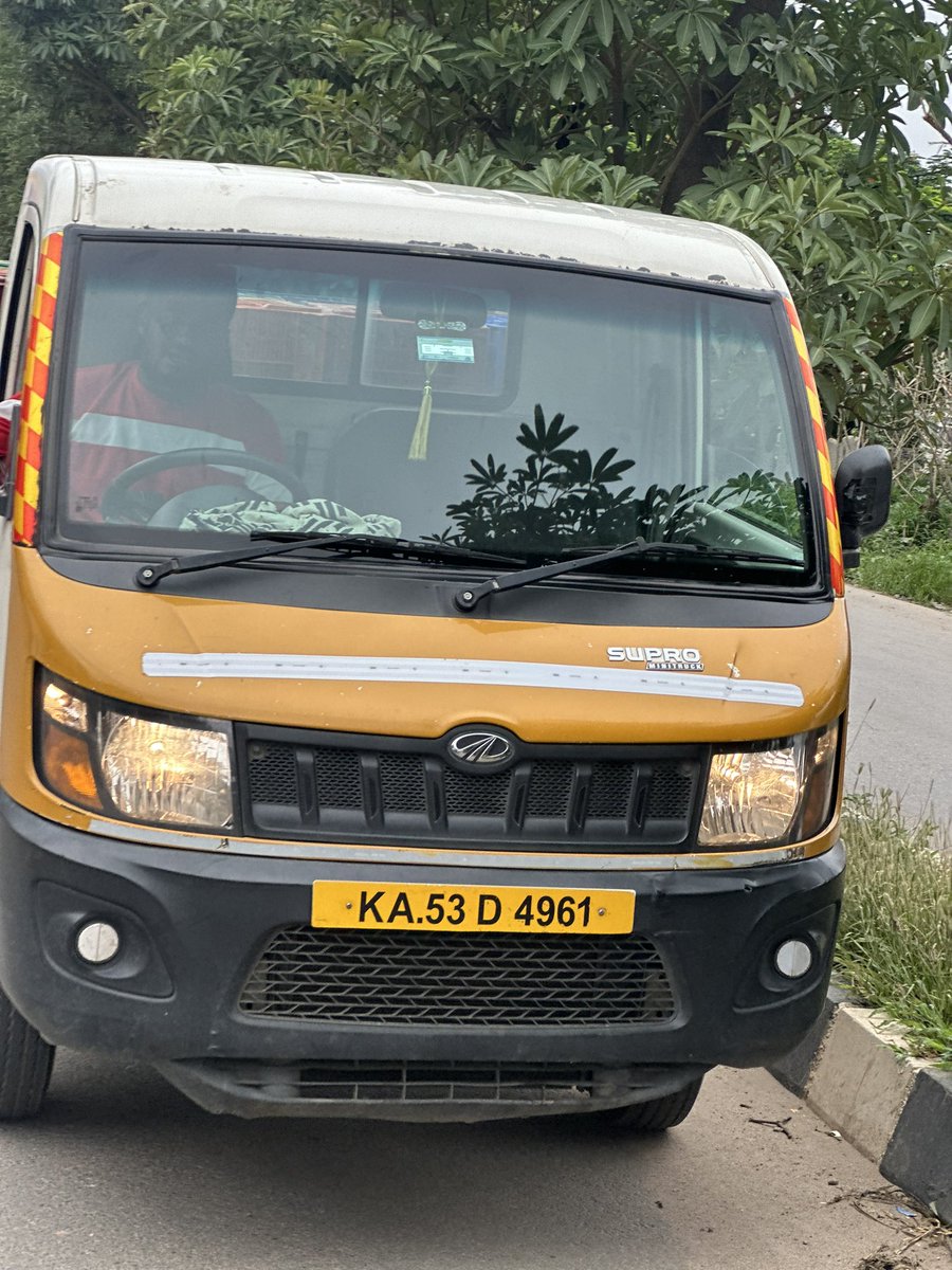 vinaynj's tweet photo. @blrcitytraffic Vehicles coming in the wrong way almost everyday creating jam. No traffic police in place. Creating jams everyday during school hours. Kattamanallur Gate Junction from Vibgyor school to Brigade uptown mall junction. 

11/07/2024 , 8am https://t.co/R1jLoRenFg