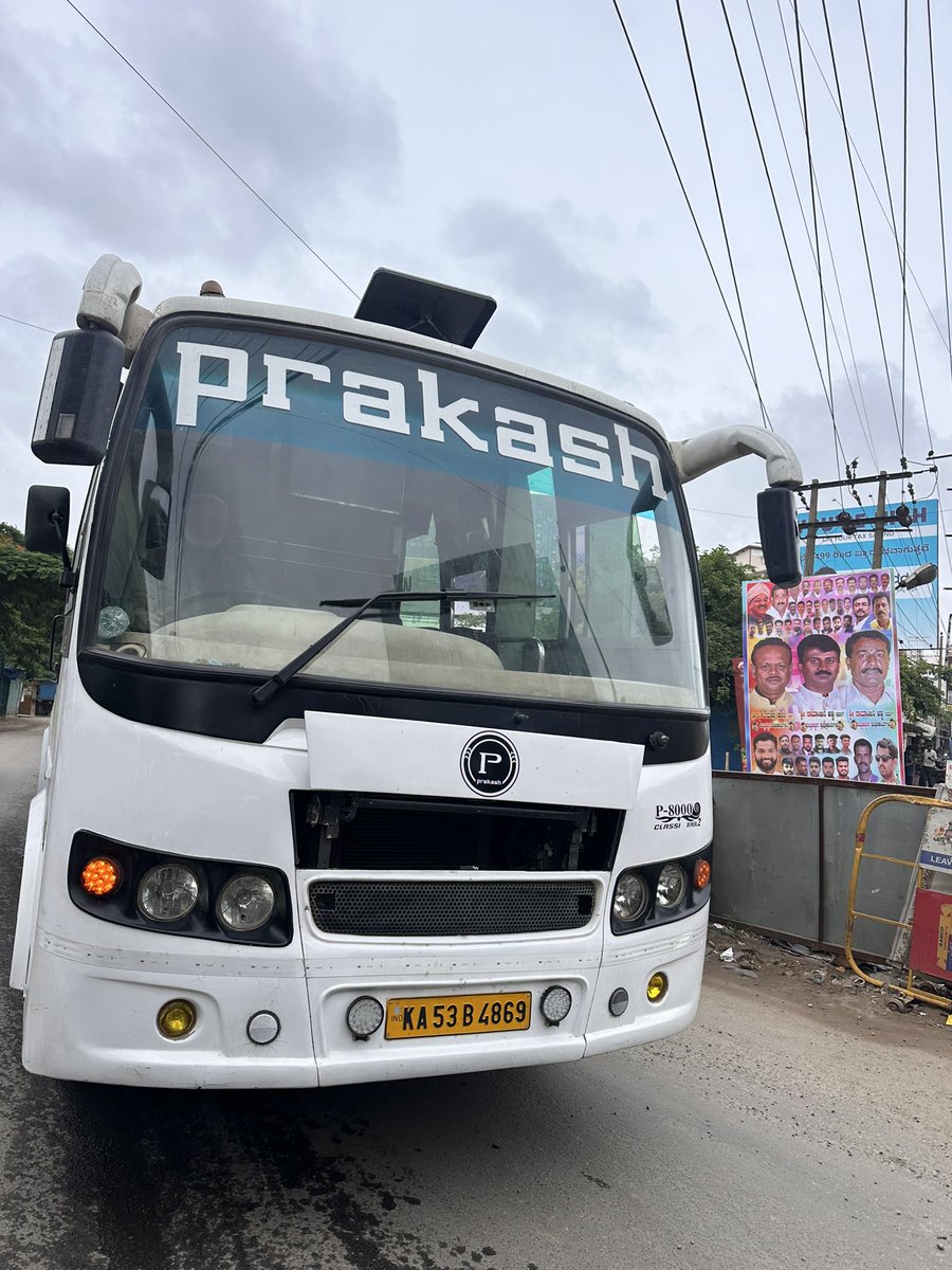 vinaynj's tweet photo. @blrcitytraffic Vehicles coming in the wrong way almost everyday creating jam. No traffic police in place. Creating jams everyday during school hours. Kattamanallur Gate Junction from Vibgyor school to Brigade uptown mall junction. 

11/07/2024 , 8am https://t.co/R1jLoRenFg