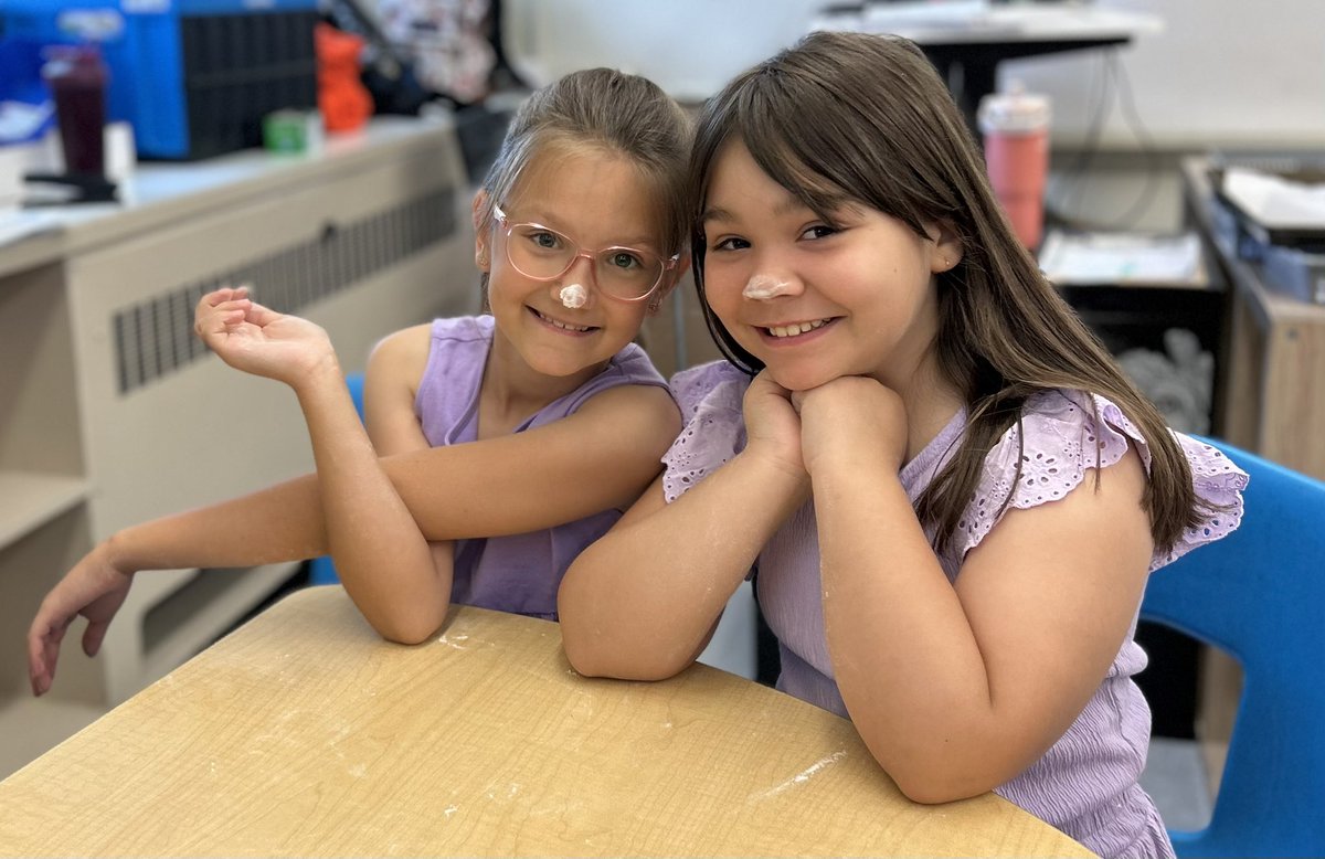 RachelMachnicki's tweet image. Working together as a team is always a lot of fun!  Especially when we experience making and eating bannock! 
#ASPIRELRSD @frontenacLRSD @archwoodLRSD
@vanierLRSD 
@marionLRSD