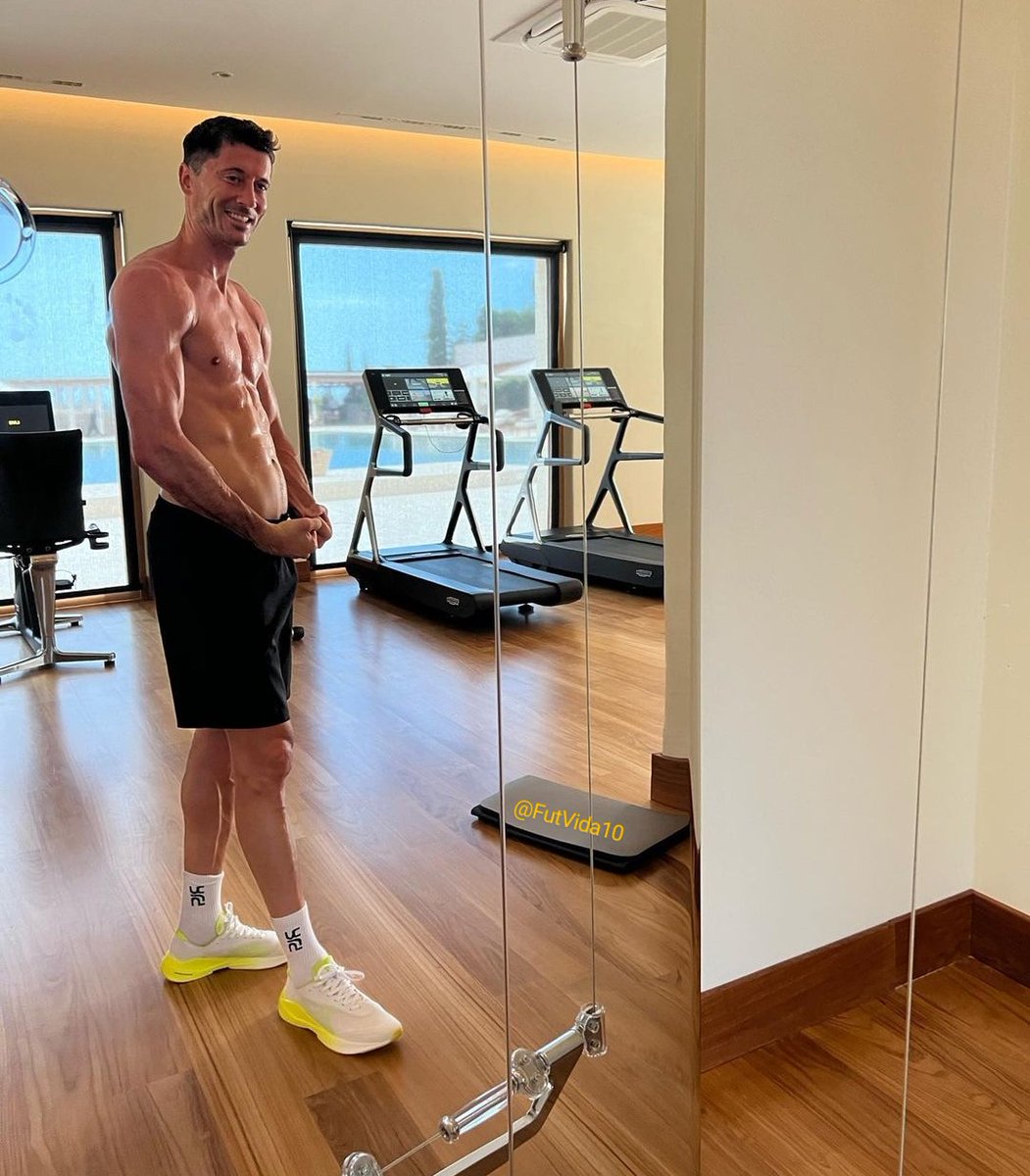FutVida10's tweet photo. O polonês Robert Lewandowski tem uma cara safado.
🇵🇱🇵🇱🇵🇱😏😏😏
#Futebol #Soccer #Football #Gostoso #Lindo #Gostoso #Tesao #Polonia #Barcelona #Polones #LewandowskiFV #RobertLewandowskiFV #Safado https://t.co/nGBbE9Hlc7