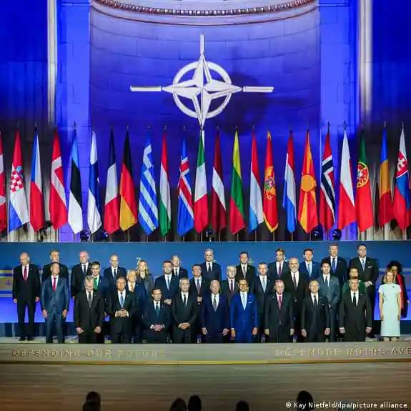 La OTAN está reunida conmemorando el 75 aniversario, el comentario del evento se lo dejo a Fidel (1960):
¡Desaparezca la filosofía del despojo, y habrá desaparecido la filosofía de la guerra!
#CubaViveEnSuHistoria