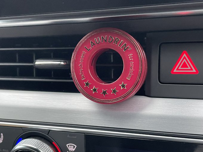 甘め柔らかフローラルな香りで上品な感じでいいんだけどソープの個室で嗅いだことある香りなんよ https://t.co/PjwaldBQv6