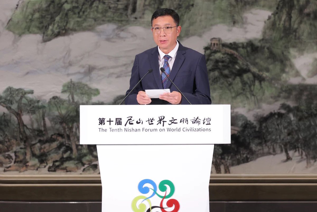 7月8日，山东省人民政府新闻办公室创新发布形式，在论坛举办地曲阜尼山讲堂召开新闻发布会，向中外记者发布本届论坛筹备进展和特色亮点，介绍历届论坛成果成效。本届论坛主题为“传统文化与现代文明”。   #好客山东  #好品山东   #曲阜  #枣庄  #滕州  #山东 #滕州微山湖红荷湿地