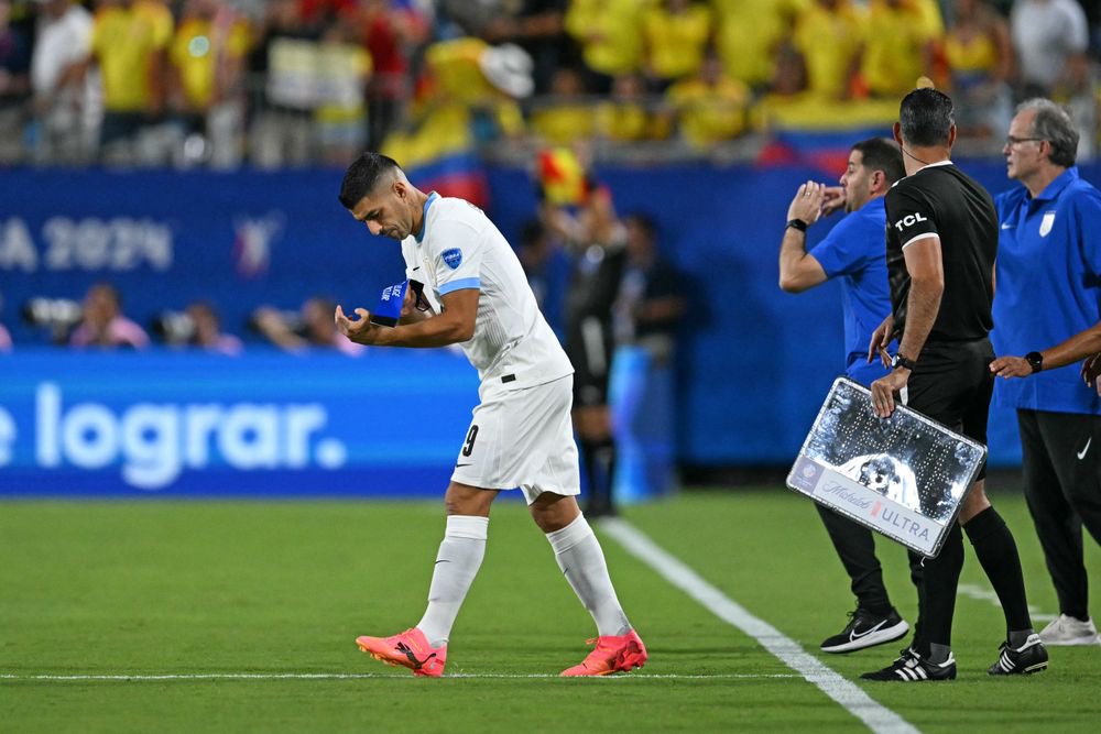 Verte,<a href="/LuisSuarez9/">Luis Suárez</a> , caminar con esa renguera, correr con un cuerpo desgastado por tantos golpes y sacrificios, me duele profundamente. Tu valentía y entrega fueron inquebrantables, y tu pasión, infinita. Gracias Lucho, por todo lo que has dado a esta selección. 
Es hora de que