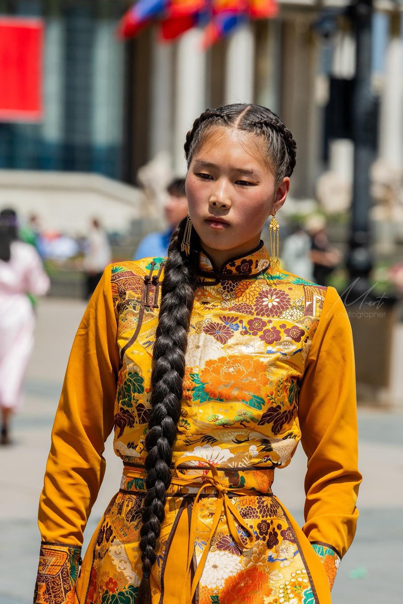 Энэ зурагны бүх юм нь гоё… охины царай, гэзэг, дээл, чимэг 🔥❤️ 
Үнэхээр дурлам