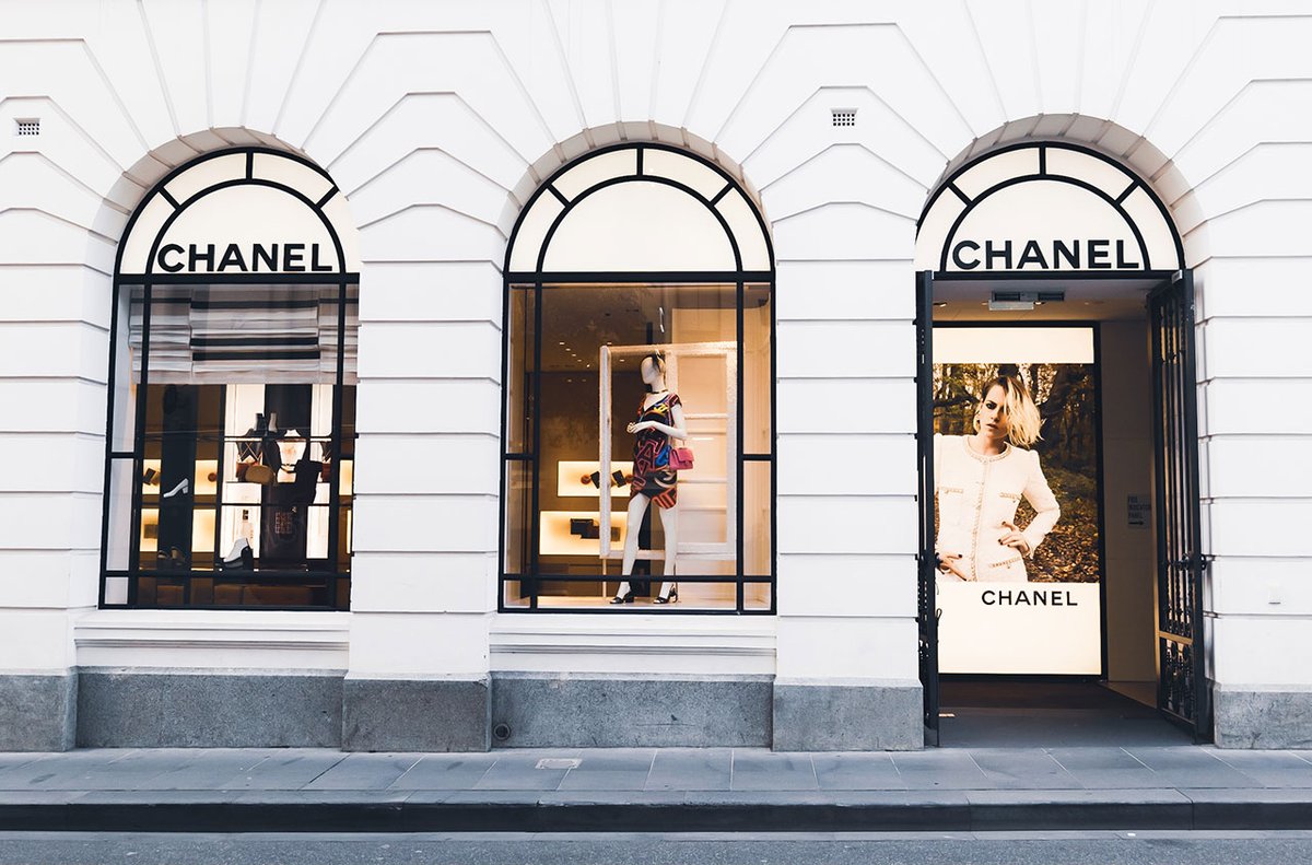 AusPropJournal's tweet image. MILLENNIAL and Gen Z consumers with an eye for luxury brands are supporting strong sales in Australia’s #luxuryretail market. #RetailLeasing #retail #retailsales #retailstories #CRE #commercialrealestate #commercialproperty
australianpropertyjournal.com.au/2024/07/10/aus…