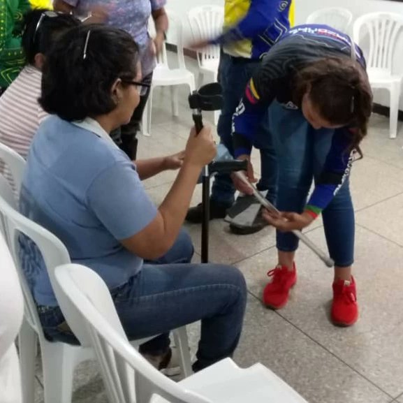 saipdis's tweet photo. ♿ #ENTÉRATE 

EN FOTOS 📷  

El Sistema 1x10 del Buen Gobierno ha permitido cumplir con la entrega de ayudas médicas humanas a los ciudadanos de Amazonas. 

#NuevaAmazonas
#LaEsperanzaRecorreLaSelva
#PoesíaMundialEnVenezuela https://t.co/Bsm7KgM89O