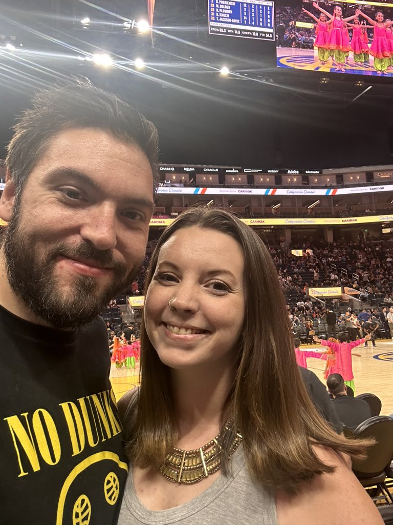 JoeSiggo's tweet photo. Had to rep the best at the Chase Center tonight @NoDunksInc @jeskeets @treykerby @TasMelas #nodunks https://t.co/y59ANTycBw