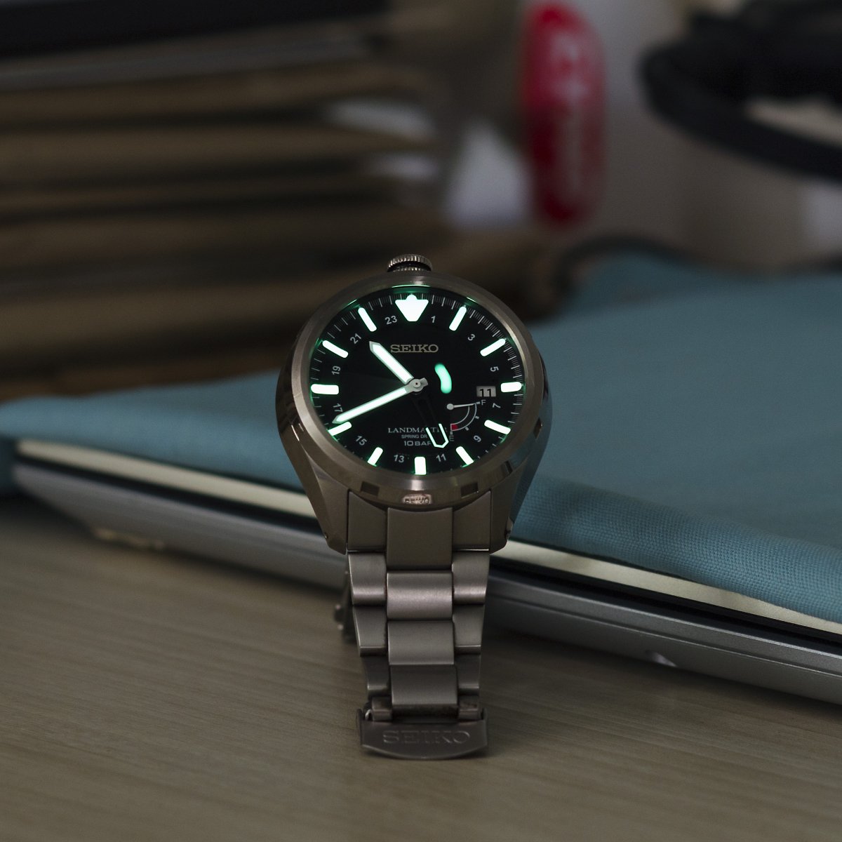 Zeroblade's tweet photo. Gotta love the nuclear-level lume glow
#seiko #セイコー
#sbdb015 https://t.co/t9SlXnsJjf