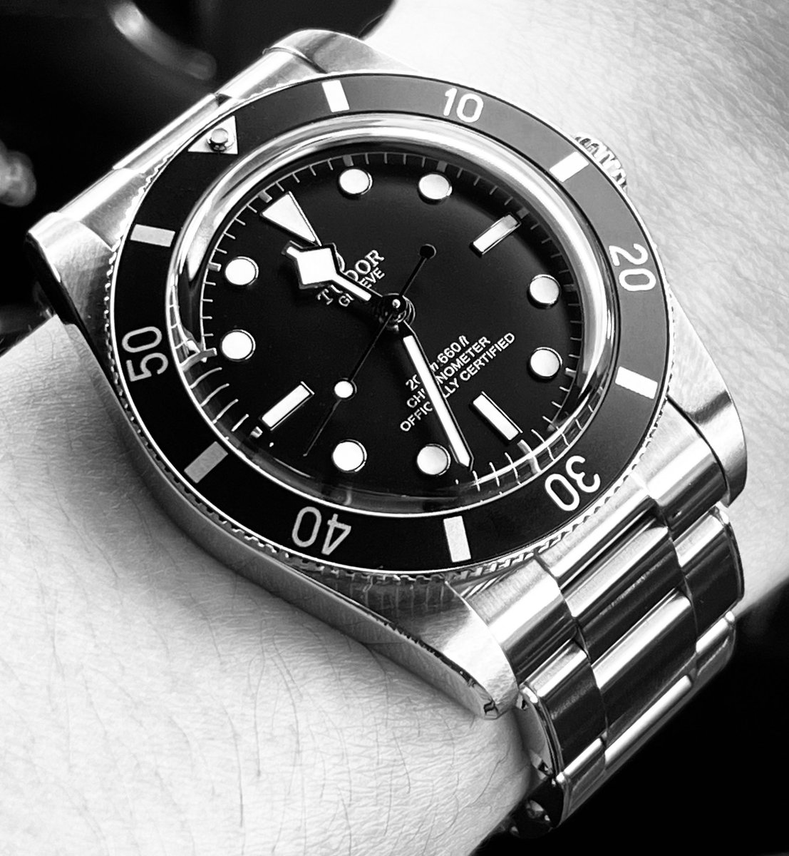 Chrono_Ver's tweet photo. 今日も降りそうなので。

#腕時計 #TUDOR #BB54 https://t.co/zdrNsCZxwO